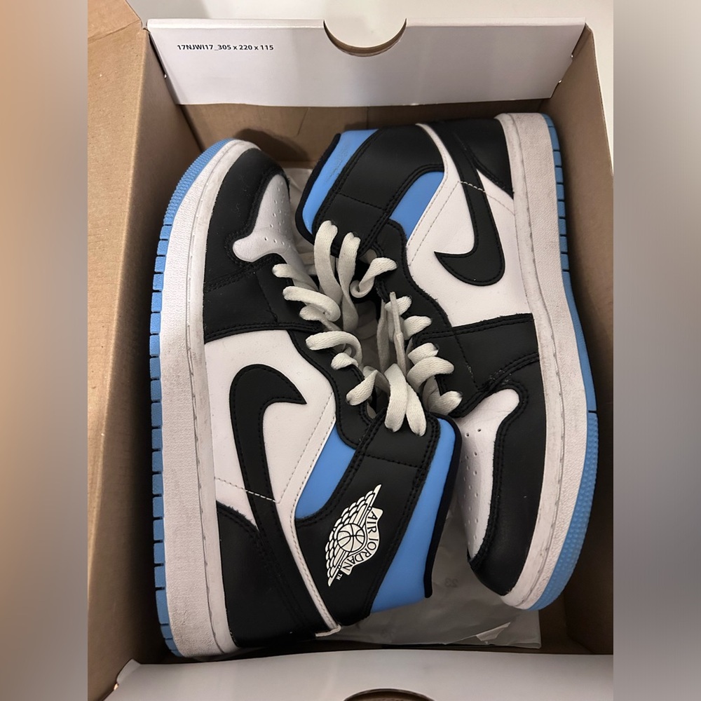 Womans Air Jordan 1 Mid
